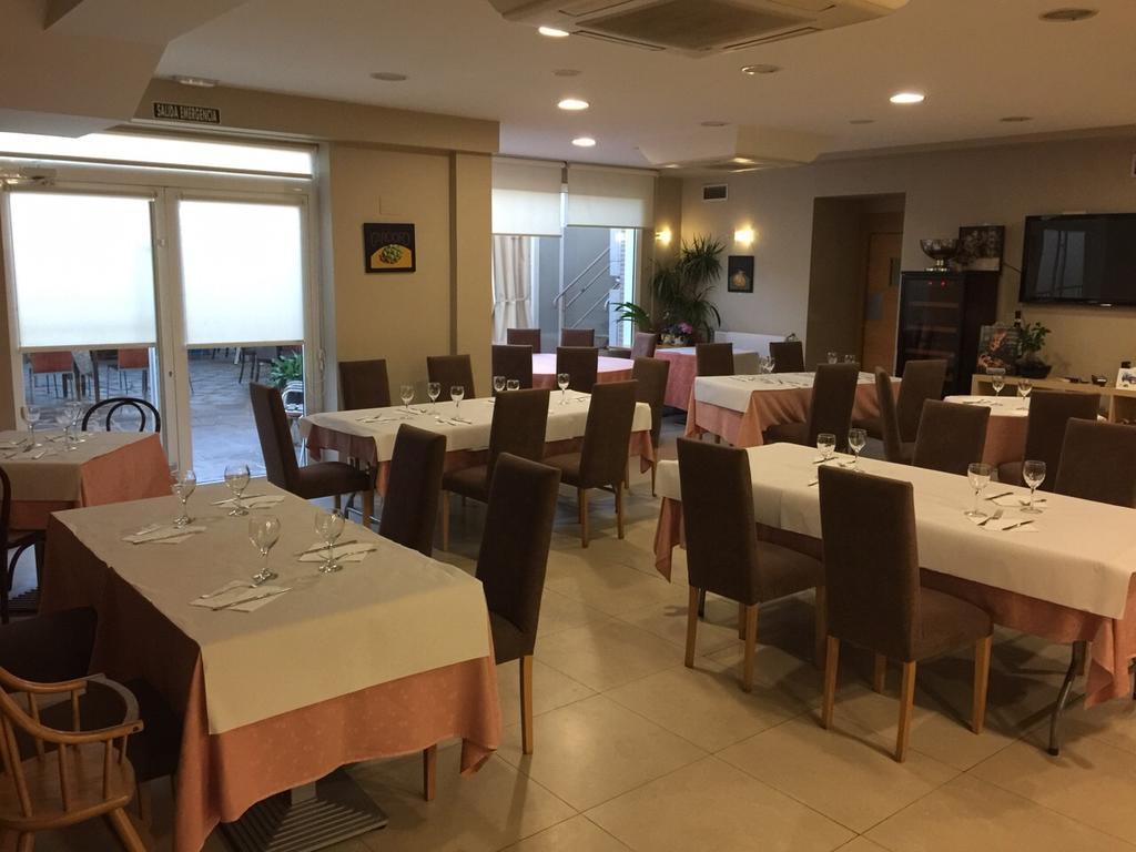 Hostal - Restaurante Asador Esperanza Huesca Exteriör bild
